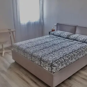 Modern Centraal Gelegen In Bologna. Apartment